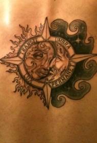 Wzór tatuażu z powrotem księżyc i słońce totem litery