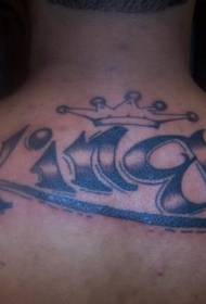 corona posteriore e motivo del tatuaggio con alfabeto inglese