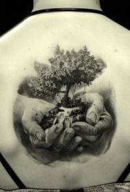 disegno del tatuaggio realistico grande albero sul retro
