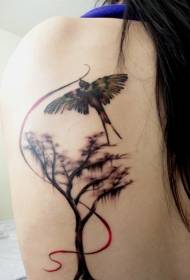krásný strom a vlaštovka tetování vzor na zádech