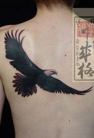 crni uzorak tetovaže leđa orao