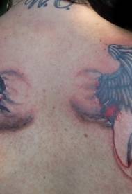 terug gekleurde bloederige kraai vleugels tattoo patroon