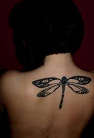 mooi en elegant zwart dragonfly tattoo-patroon op de rug