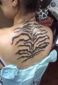 patrón de tatuaje de espalda de rayas de cebra negra realista