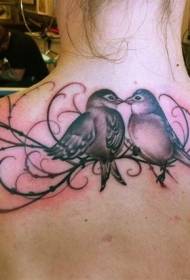 dúas aves con patrón de tatuaxe de volta de vide