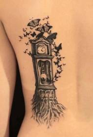 musta puunmuotoinen vanha kello perhonen tatuointikuviolla