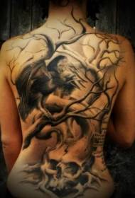 esquena de corb i patró de tatuatge de grans arbres