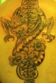 задній дракон навколо хребта особистість татуювання особи