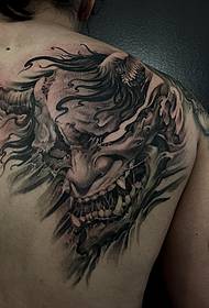 disegno del tatuaggio Prajna selvaggio nero e grigio sul retro