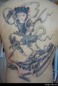 bărbat dominator înapoi în cazul în care poza tatuaj dragon