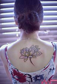 lotus e bulehileng ka morao ea mokhoa oa tattoo