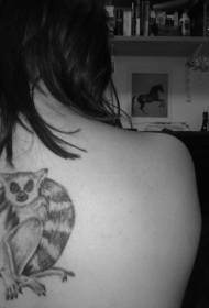 roztomilý čierny šedý lemur späť tetovanie vzor