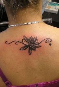 rygsorte blomster med smukke tatoveringsmønstre af vinstokke