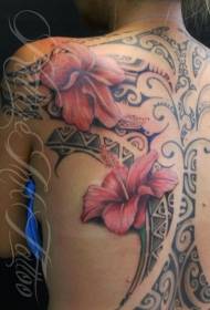красив червен модел на хибискус цвете и тотем татуировка на гърба