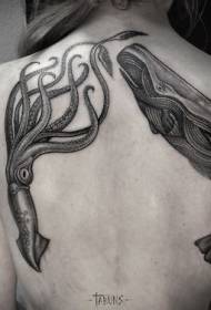 model de tatuaj de calmar negru și balenă în spate