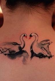 背部迷人的白天鵝情侶紋身圖案