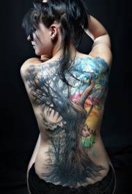 महिला मागे गोंडस रंग मोठा वृक्ष टॅटू नमुना