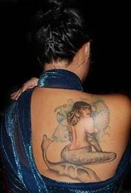 model de tatuaj de sirena colorat din spate