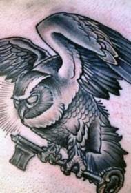 muhteşem siyah ve beyaz fantezi baykuş Geri dövme deseni