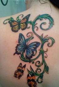 viță verde cu model de tatuaj înapoi fluture