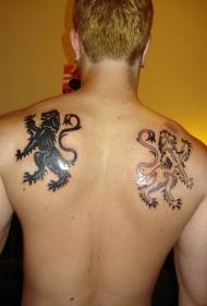 Patrón de tatuaxe de león branco e negro de costas masculinas