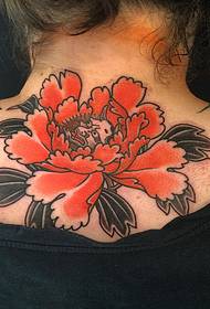 背中の菊のタトゥーパターン