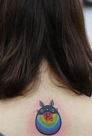tjejer tillbaka söt Totoro tumbler tatuering