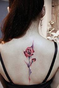 Jeden z chrbtice tetovanie kvetín krásne a dojemné