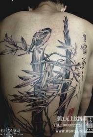 Esquena patró de tatuatge d'ocell de bambú