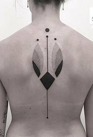 umjetnički totem tetovaža uzorak na kralježnici