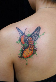 κορίτσι πίσω κλασικό τατουάζ πόνι