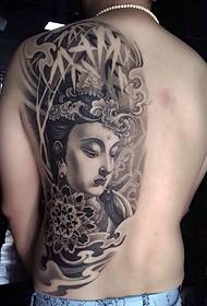 татуировка на Буда, покриваща половината на гърба