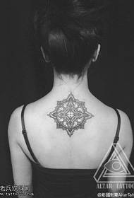 背部经典传统的梵花纹身图案