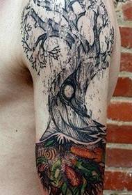 Ink style big tree tattoo pattern
