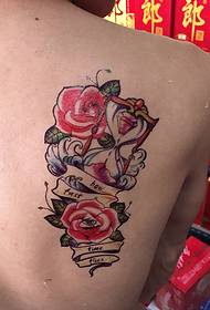 exquisite back flower tattoo is very eye-catching