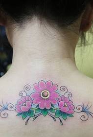 ljepota leđa samo lijepa cvjetna tetovaža