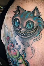 modello di tatuaggio gatto dagli occhi grandi dipinto a spalla
