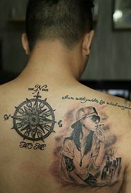 kompass totem tatovering på baksiden