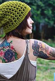 πίσω μοτίβο τατουάζ λουλουδιών