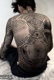 crni zgodan uzorak totem tetovaža