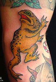 癞蛤蟆 tattoo on the arm