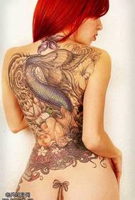 prekrasan uzorak tetovaža sirena na leđima