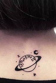 Jenters vakre tatoveringer på baksiden