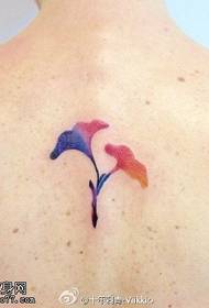 назад невеликий візерунок татуювання листя гінкго