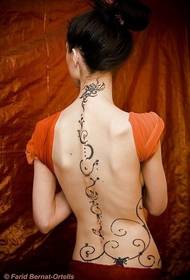 kvinde tilbage mode totem tatovering