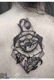 背部经典的罂粟花纹身图案