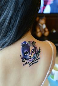 Tatuaje de animalito lindo desconocido que cubre tatuajes antiguos