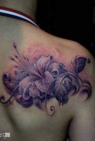 Modello di tatuaggio fiore viola posteriore