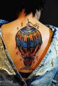 rugkleur luchtballon tattoo patroon