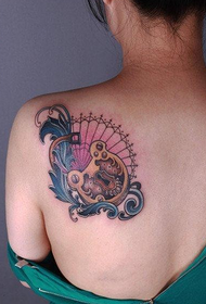 ljepota leđa ramena modna predivna zaključavanje tetovaža slika